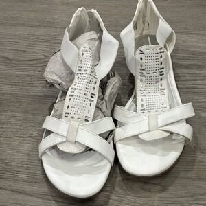 White Good Soles Catherines Open Toe Strappy Sandals Womens Size 9W Zip Heel NWD